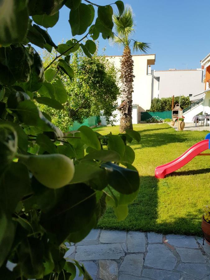 Pensjonat Nautilus Nea Iraklitsa Zewnętrze zdjęcie